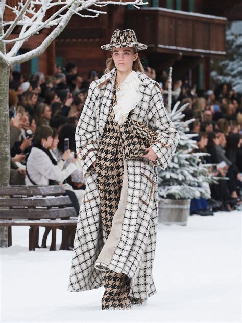 chanel fw 2019/20|Chanel runway collection.